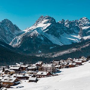 Offer Stunning mountain resort with excellent beginner pistes and superb accommodation