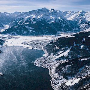 Offer Beautiful skiing in an iconic resort with glacier allowing skiing throughout the season