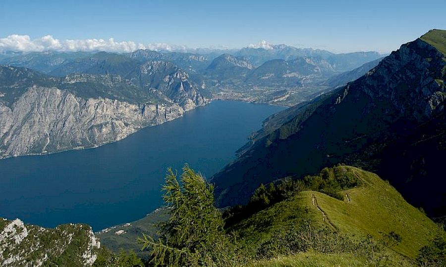 lake-270916_480.900x540.jpg