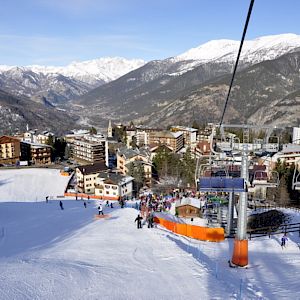 Offer Piste-side hotels, pedestrianised centre and part of the 400km Milky Way ski area