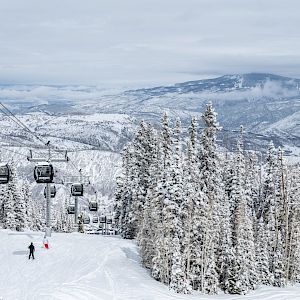 Offer Incredible scenery and world-class skiing in the Rocky Mountains