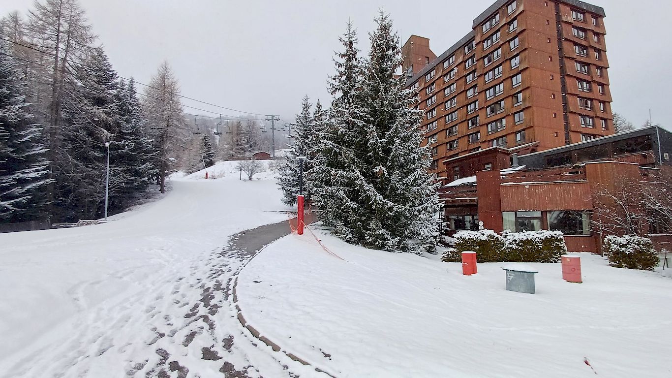 Gallery School Ski Trips to France - 08